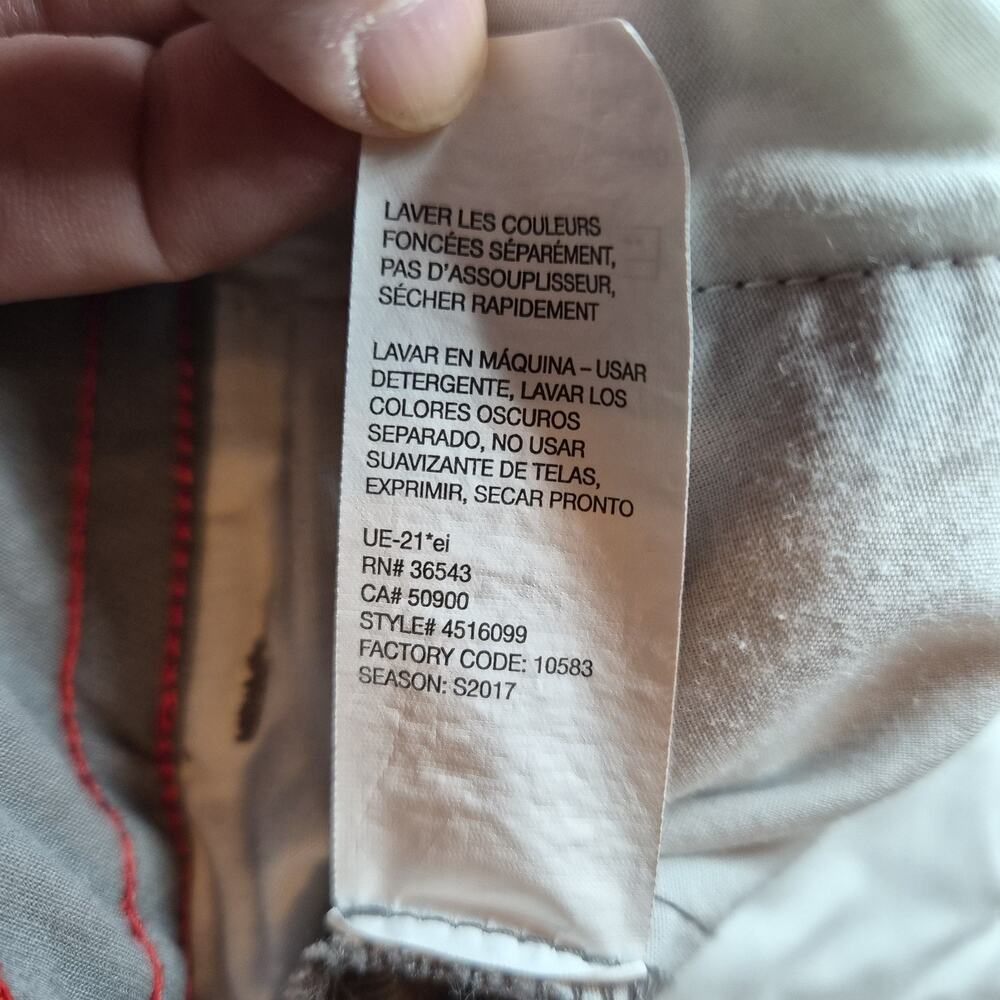 Izod Grey Chinos Mens 34x32 Flat Front Stretch Wrinkle Free - Picture 6 of 8